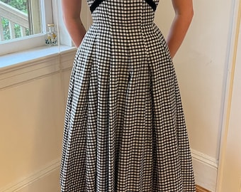 Beautiful true vintage 1950s plaid pin up dress