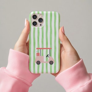 Preppy golfkar telefoonhoesje, roze golfkar op groene aquarel streep achtergrond, leuk golfliefhebber cadeau voor haar, leuke zomersport esthetiek