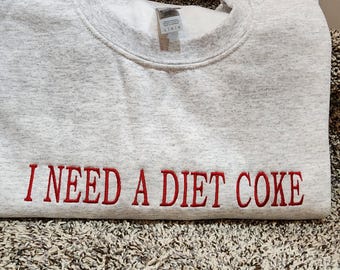 Sudadera bordada I NEED A DIET COKE, sudadera con cuello redondo de bebida de Coca-Cola dietética, suéter viral minimalista de moda neutral monocromático