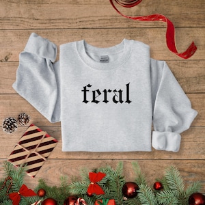 Bluza z okrągłym dekoltem z haftem Feral, Haft z czarnym humorem, Upiorny romans, Miłośnicy książek, Mroczny romans, Prezent dla mamy Feral, Przepraszam, że byłem