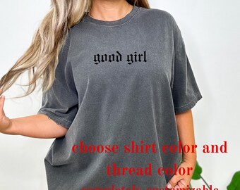 T-shirt brodé bonne fille, club romantique Good girl, chemise pour amoureux des livres, couleurs confortables T-shirt livresques, chemise romance sombre pour les amateurs de livres