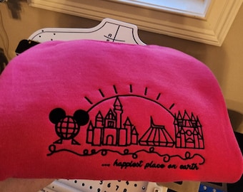 L'endroit le plus heureux du monde, Disney, sweat-shirt brodé, chemise brodée, pull brodé Disneyland, col ras du cou Disney, cadeau