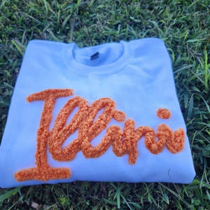 Felpa con ricamo in filato di ciniglia, lettera sfocata in ciniglia per il giorno della partita, felpa con spirito di squadra, felpa con mamma di football, felpa con squadra sportiva