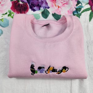 刺繍入りイースター黒猫スウェットシャツ、イースターかわいい猫セーター、イースターエッグハント猫Tシャツ、彼女用刺繍スウェットシャツ、イースターギフト