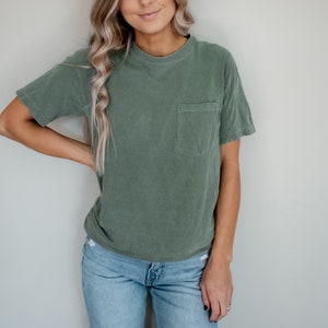 Comfort Colors T Shirt With Pocket,Color Washed T-Shirts for Women,100% Cotton Garment Dyed Pocket Tee Oversized Boho Style Shirt,Unisex Tee