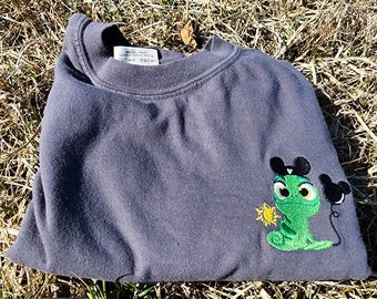 Camisa ou moletom bordado Pascal Rapunzel, bordado fofo da Disney Tangled, camisa para Disneylândia ou Disneyworld, presente para o amante da Disney