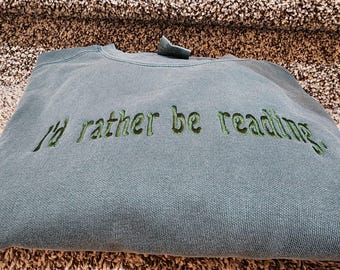 Ich würde eher besticktes Sweatshirt für Buch-Liebhaber-Sweatshirt, minimalistisches Buch-Sweatshirt, Buchclub-Geschenk, Bücherwurm-Sweatshirt, lesen
