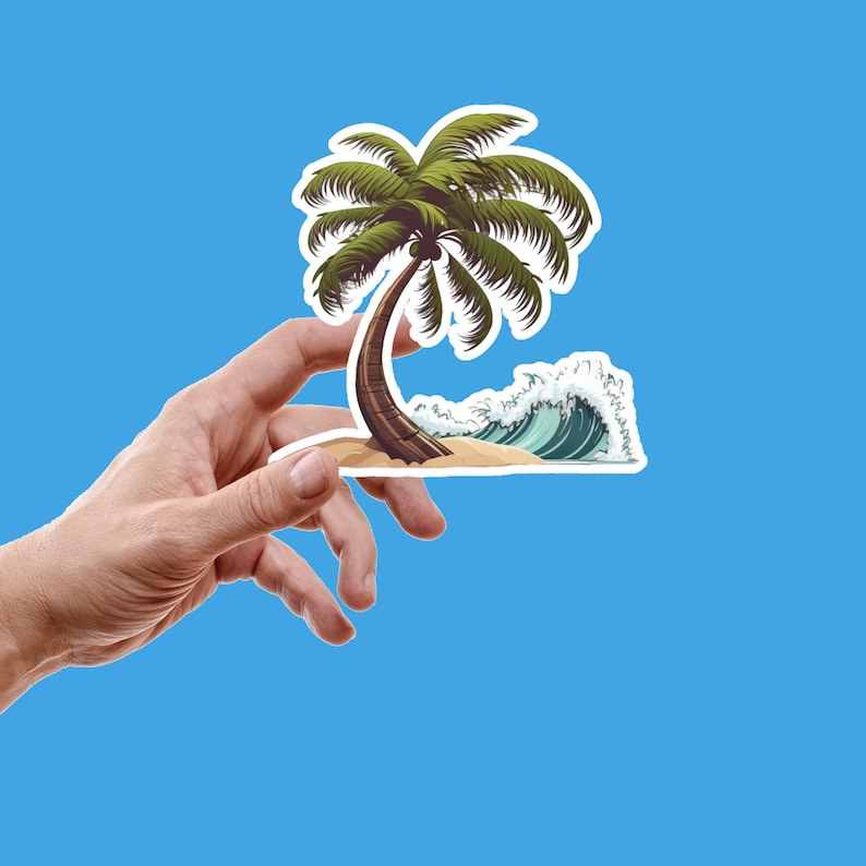 K&ouml;nnte beinhalten: Eine Hand h&auml;lt einen Aufkleber mit einer Palme an einem Strand mit einer dahinter brechenden Welle.