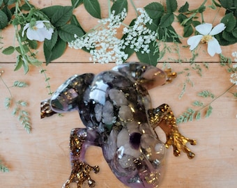 Frog Figurine, Frog Statue, Frog Gift, Sculpture, Frog Gift, Frog Décor, Crystal Frog, Rose quartz Frog, Frog lover gift, Resin Frog