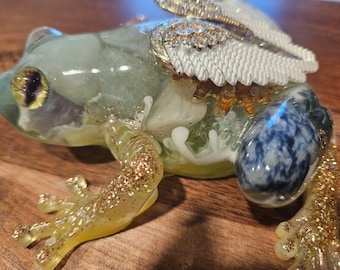 Gemstone Jade Resin Frog/ Glass / amphibian/ Frog / Gemstone / custom / dragon / gift/ Lizard/ Angel Frog with wings