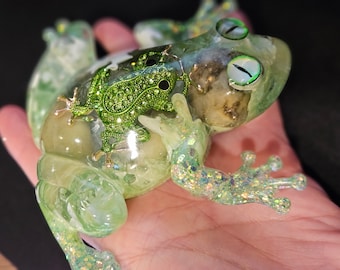 Jade Frog  / amphibian/ Frog / Gemstone Frog / custom / Frog lovers gift / Frog gift/ Frog collectors. Hnadmade