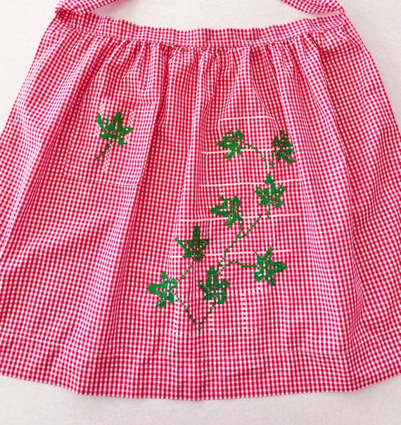 Embroidered Nostalgic Red Gingham Half Apron Farmhouse Cottagecore Ivy Apron Retro Kitchen Apron Cottage Kitchen Decor