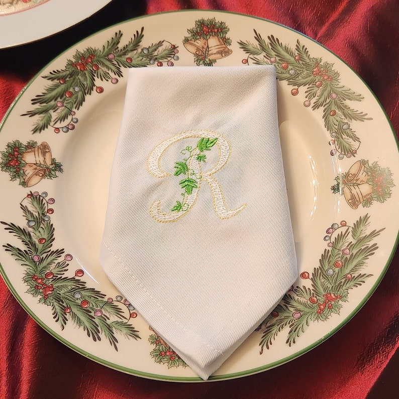 Green Ivy Vine Personalized Monogrammed Dinner Napkins. Makes Great