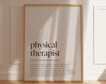 Puede incluir: Un póster imprimible en blanco y negro con la palabra "physical therapist" en negrita, seguido de la pronunciación fonética y una definición del papel de un fisioterapeuta.