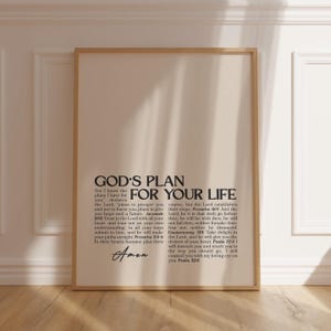 Peut inclure: Une affiche murale imprimable beige avec du texte noir qui dit "Le plan de Dieu pour votre vie" et comprend plusieurs versets bibliques. L'affiche a un design simple et une esthétique minimaliste.