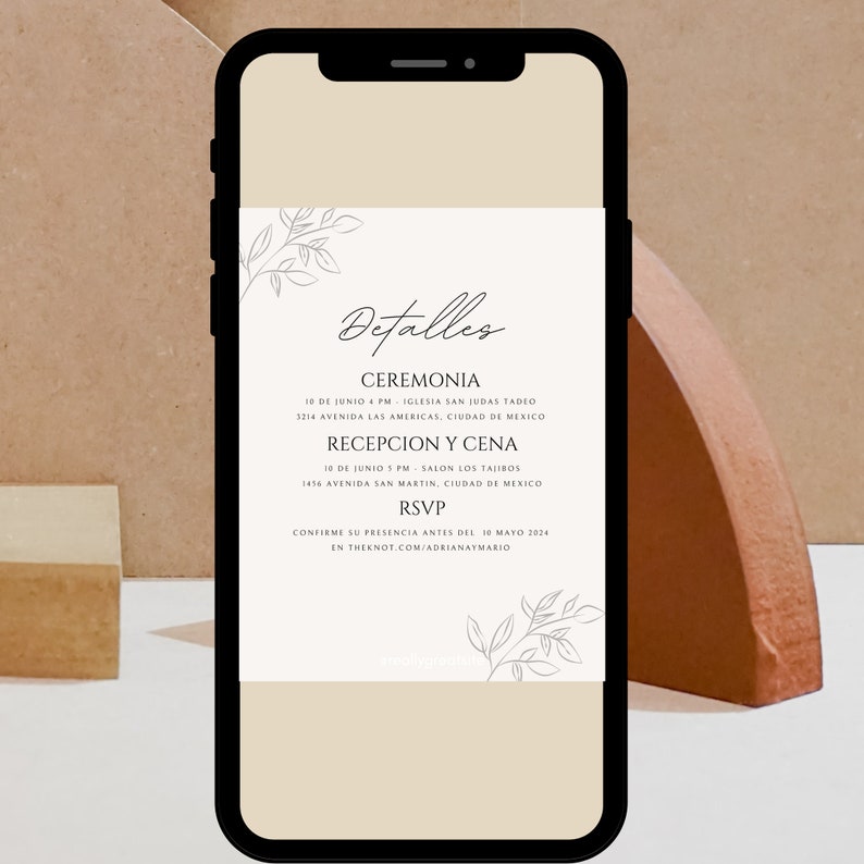 Puede incluir: Una invitaci&oacute;n de boda beige y blanca con un dise&ntilde;o minimalista. La invitaci&oacute;n incluye los detalles de la ceremonia y la recepci&oacute;n, incluyendo la fecha, la hora y la ubicaci&oacute;n. El texto dice "Detalles", "Ceremonia", "10 de Junio 4 PM - Iglesia San Judas Tadeo", "3214 Avenida Las Americas, Ciudad de Mexico", "Recepcion y Cena", "18 de Junio 3 PM - Salon Los Taliros", "1456 Avenida San Martin, Ciudad de Mexico", "RSVP", "Confirme su presencia antes del 10 de Mayo 2024", "en theknot.com/adriana ymario".