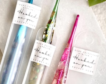 Resin crochet hook | metal | ergonomic | handmade | glitter | floral | sparkly | tapered