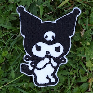 PATCH INSPIRADO EM ANIME/ Patch bordado para passar a ferro/ Emblema bordado de desenho animado fofo/ Bordado de anime/ Design bordado fofo Patch preto e branco
