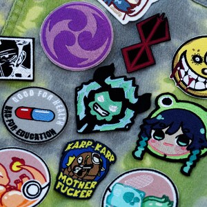 Anime geborduurde opstrijkpatch - borduurbadge geïnspireerd op paarse schaduw afbeelding 2