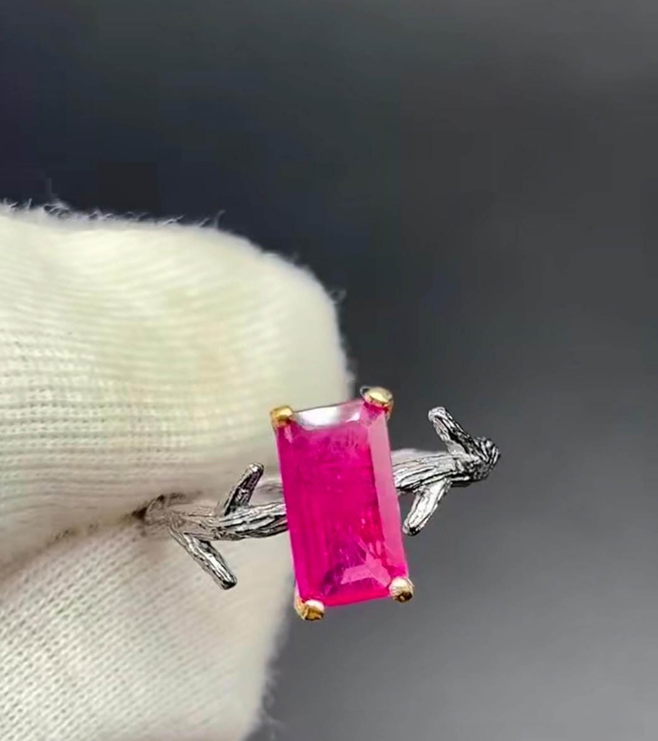 AAA+認定天然ルビーリング、925スターリングシルバー、ユニークな枝の