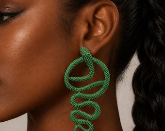 Pendientes de serpiente exagerados de Mojave