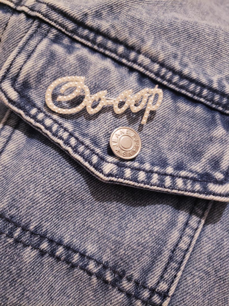DST Pins and Brooches oo-oop pin