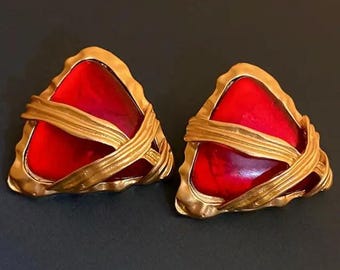 Nyekundu Red Stud Triangle Earrings