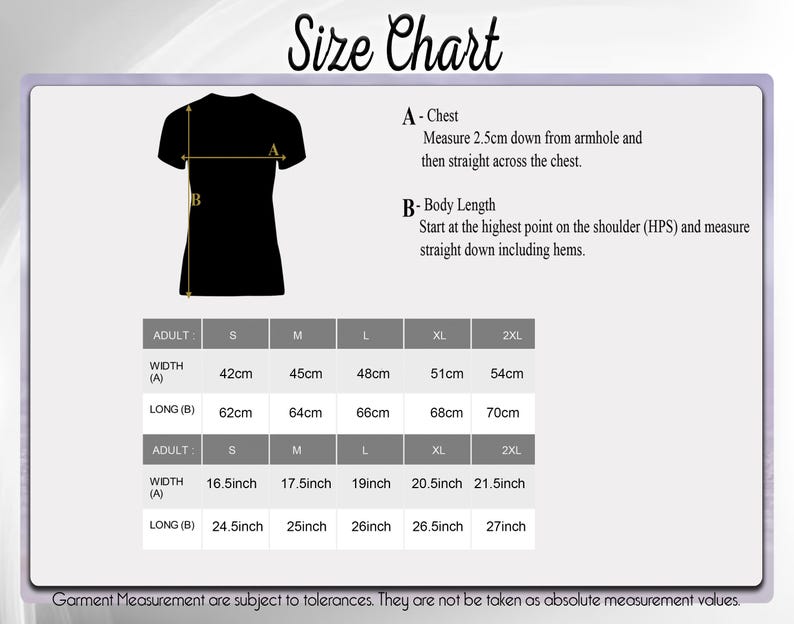 Op de afbeelding: Een maattabel voor een zwart t-shirt, met afmetingen in centimeters en inches. De tabel bevat borstbreedte- en lichaamslengtematen voor volwassen maten S, M, L, XL en 2XL. De tekst "Size Chart" staat bovenaan.
