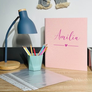 Carpeta de certificados de lino infantil personalizada con nombre - Carpeta portadocumentos anillas corazón niñas niños - Carpeta certificados con películas transparentes