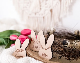 Holzanhänger Oster-Hase als Geschenkanhänger | Personalisiert mit Name | Anhänger für Geschenke Ostern Osternest | Hasenkopf floral