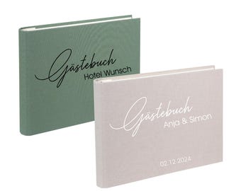 Puede incluir: Dos libros de visitas con cubiertas diferentes. Uno es verde con texto negro que dice "Gästebuch Hotel Wunsch". El otro es rosa claro con texto blanco que dice "Gästebuch Anja & Simon 02.12.2024".
