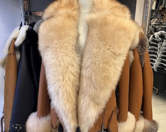 Collar de piel de oveja hecho a mano con manto de piel de zorro auténtica.