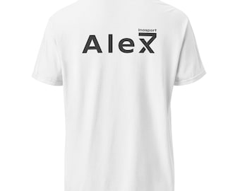 Op de afbeelding: Wit t-shirt met het woord "Alex" in donkergrijze letters, met een gestileerde "X" en het woord "Inosport" erboven. Het shirt is gemaakt van een zacht, comfortabel materiaal.