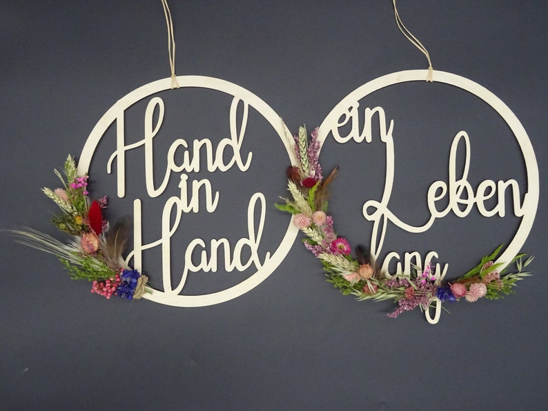 Hochzeitsschilder, Hand in Hand ein Leben lang Stuhlschilder, Stuhlschild, Hochzeitsdeko, Wunschnamen,, Set 2 Stück, HoLziKAT Bild 1