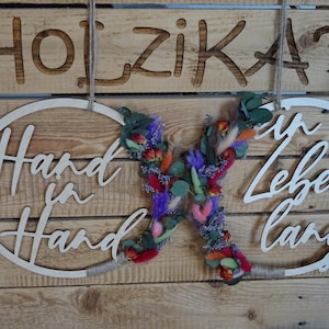 Hochzeitsschilder, "Hand in Hand ein Leben lang" Stuhlschilder, Stuhlschild, Hochzeitsdeko, Wunschnamen,, Set (2 Stück), HoLziKAT