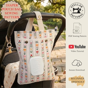 Könnte beinhalten: Eine Wickeltaschentasche mit Blumenmuster, die an einem Kinderwagengriff hängt. Die Tasche hat einen weißen Hintergrund mit vertikalen Streifen und bunten Blumenmustern. Ein weißer Feuchttücherbehälter ist vorne befestigt. Das Bild enthält den Text "Diaper Pouch Bag Sewing Pattern".