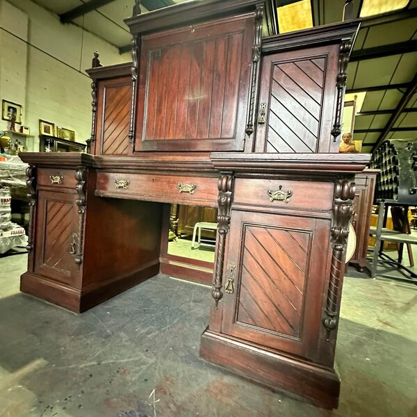 Absolutely stunning Edwardian mahogany clerks desk