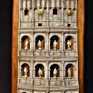 Handgemachtes Diorama - Kolosseum, Antikes Rom, Teil der Fassade des Kolosseums wie es war