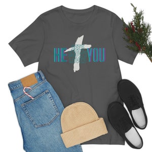 Hij ziet je Unisex Tshirt