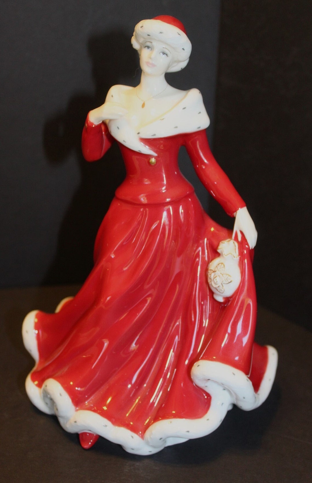 Royal Doulton Figurine HN4825 Wintertime Limited Edition 21/4500 9 1/4