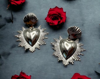 Silver earring heart Jesus ex voto vintage shell