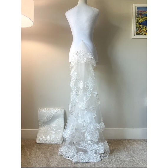 Pinned Wedding Bustle Tulle Skirt, Attachable Wedding Bustle Floral Lace  Train, Custom Over Bustle for Wedding Dress Comes With Pins - Etsy Israel