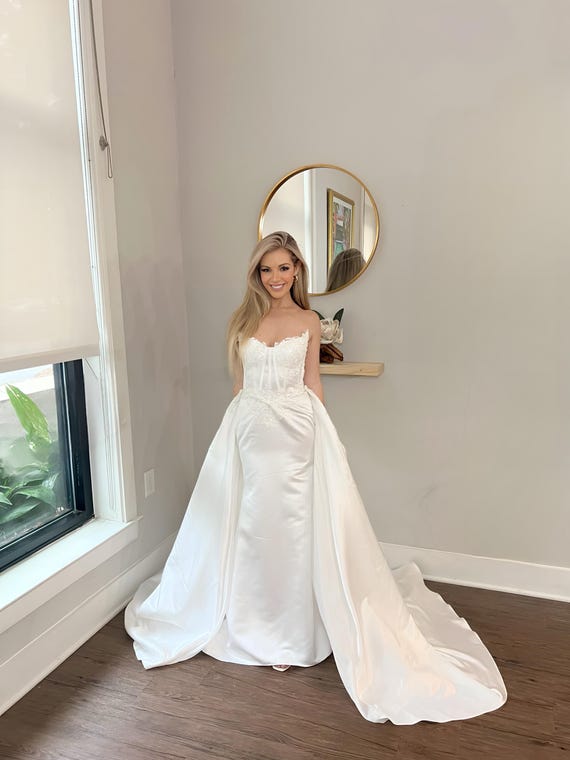 chinese dress ladies Elegant One-Shoulder Pearl-Embellished Mermaid Wedding Dress with Detachable Train Plus Size