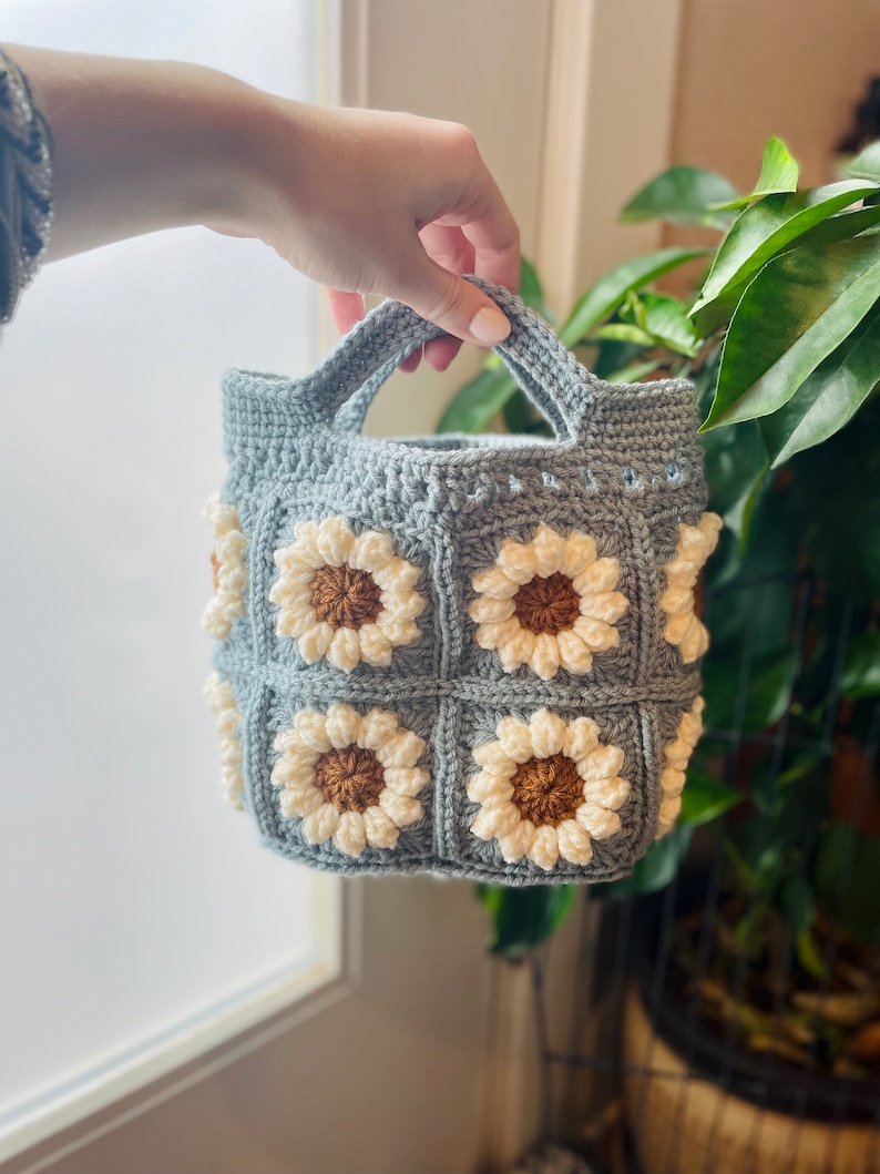 Patrón De Bolso Tote De Ganchillo Bolso De Flores Hinchadas De Ganchillo Patrón De Bolso Mini Daisy Patrón De Bolso De Ganchillo Floral Bolso Pequeño A Crochet Patrón imagen 7