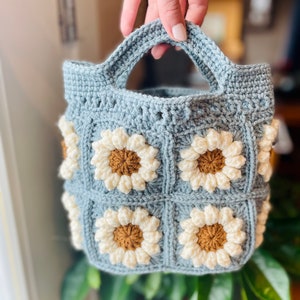 Patrón De Bolso Tote De Ganchillo Bolso De Flores Hinchadas De Ganchillo Patrón De Bolso Mini Daisy Patrón De Bolso De Ganchillo Floral Bolso Pequeño A Crochet Patrón imagen 4