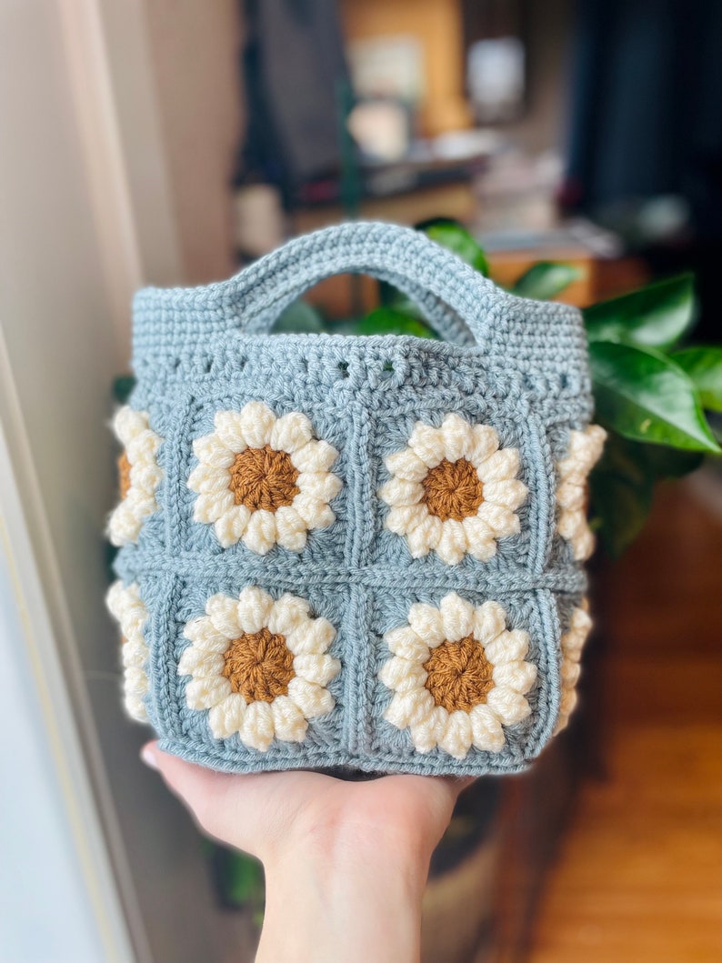 Patrón De Bolso Tote De Ganchillo Bolso De Flores Hinchadas De Ganchillo Patrón De Bolso Mini Daisy Patrón De Bolso De Ganchillo Floral Bolso Pequeño A Crochet Patrón imagen 3