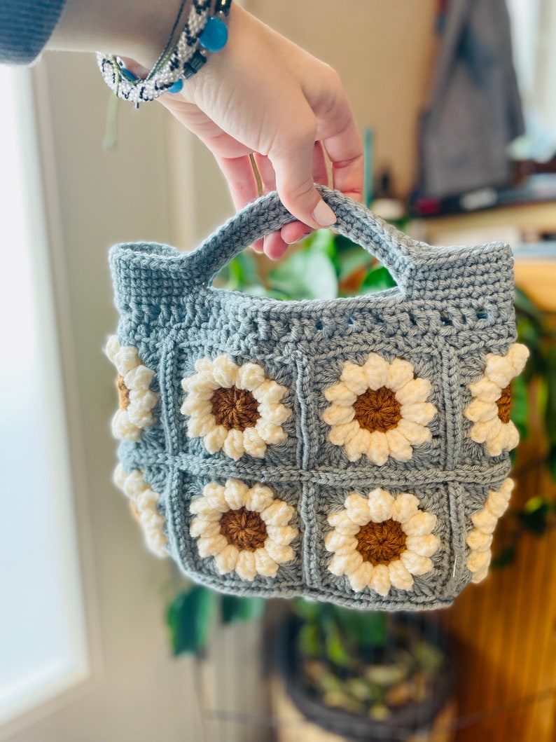 Patrón De Bolso Tote De Ganchillo Bolso De Flores Hinchadas De Ganchillo Patrón De Bolso Mini Daisy Patrón De Bolso De Ganchillo Floral Bolso Pequeño A Crochet Patrón imagen 8
