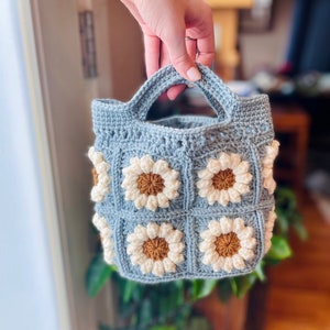 Patrón De Bolso Tote De Ganchillo Bolso De Flores Hinchadas De Ganchillo Patrón De Bolso Mini Daisy Patrón De Bolso De Ganchillo Floral Bolso Pequeño A Crochet Patrón imagen 9