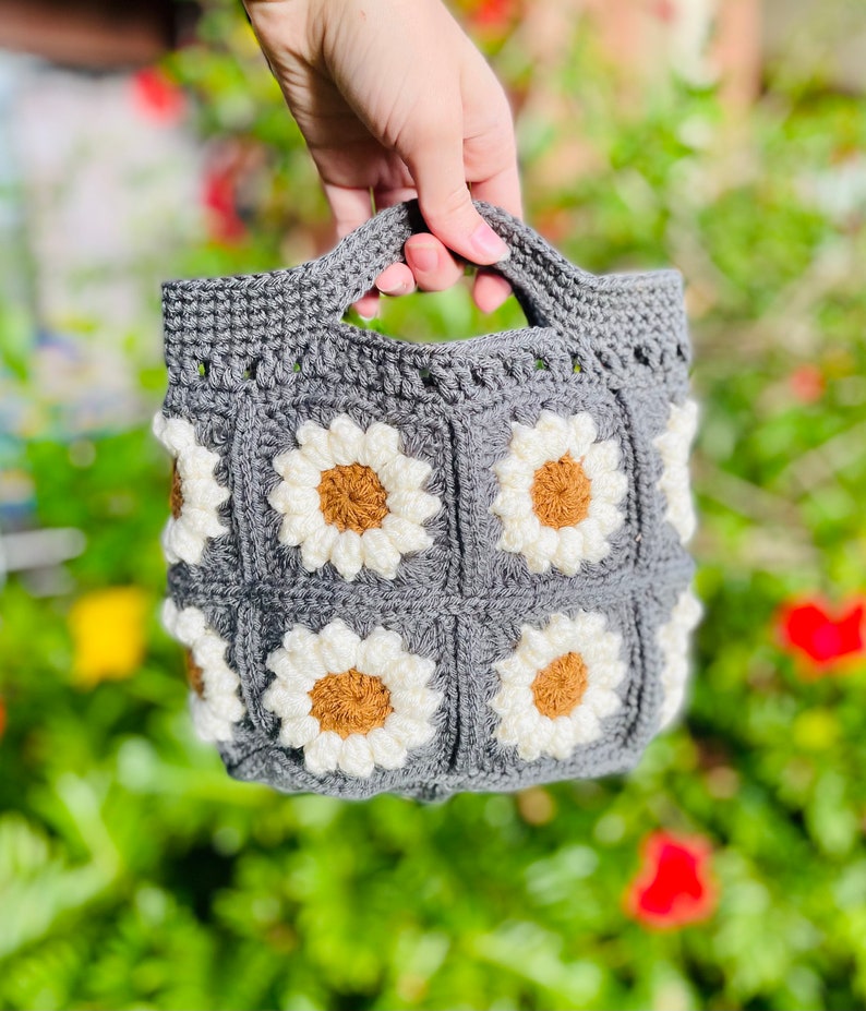 Patrón De Bolso Tote De Ganchillo Bolso De Flores Hinchadas De Ganchillo Patrón De Bolso Mini Daisy Patrón De Bolso De Ganchillo Floral Bolso Pequeño A Crochet Patrón imagen 10