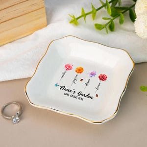 Personalized Grandma&#39;s Garden Jewelry Tray, Mother&#39;s Day Gift for Nana, Custom Birth Flower with Grandchild Names Jewelry Dish, Gift For Mum